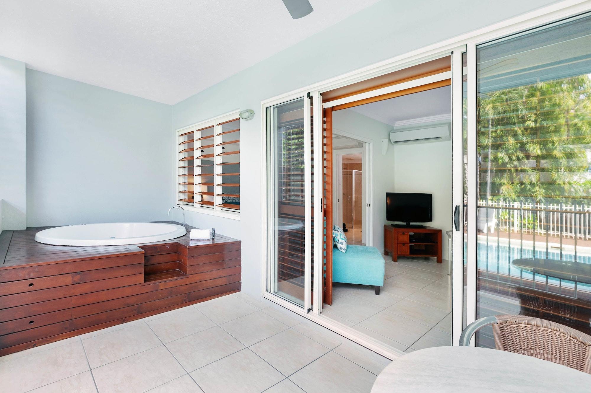 Mantra Aqueous On Port Aparthotel Port Douglas Ngoại thất bức ảnh